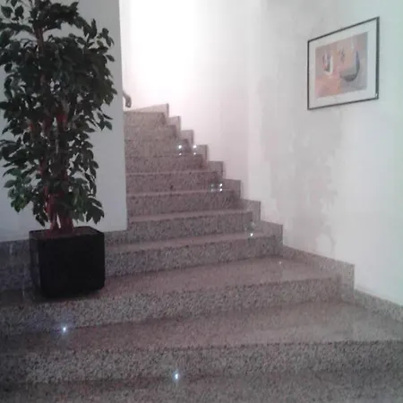 Hotel Niki Tribiano