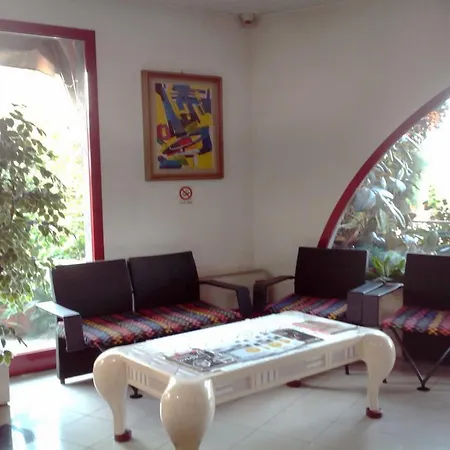 Hotel Niki Tribiano